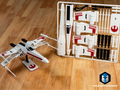 Kit Card X-Wing Star Wars impreso en 3D blanco y rojo con piezas para armar e incluye soporte