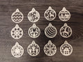 Pack de 12 bolitas navideñas caladas 3D con 12 diseños diferentes en color blanco
