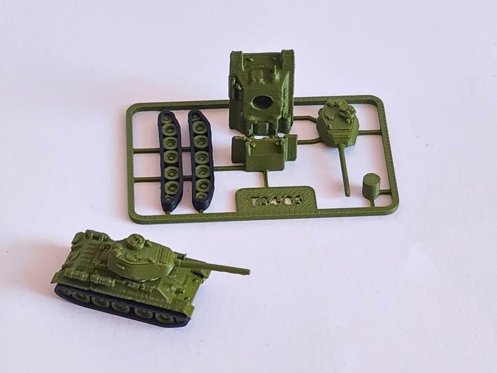 Kit Card Tanque T-34/85 impreso en 3D verde militar y negro con piezas en tarjeta para armar