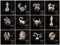 Colección de 12 figuras decorativas de signos del zodiaco impresas en 3D en PLA blanco sobre fondo negro