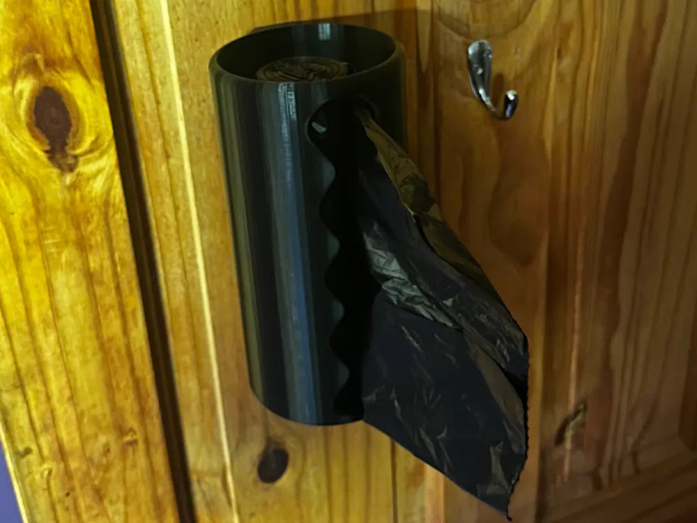 Dispensador de bolsas de residuos 3D montado en mueble de madera