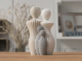 Figuras decorativas de familia impresas en 3D en PLA blanco, papá, mamá e hijos con textura rayada vertical