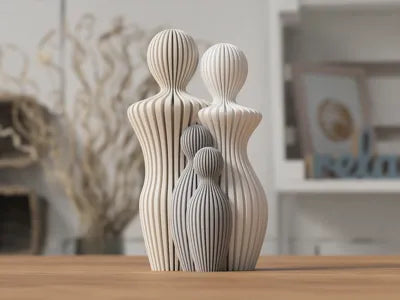 Figuras decorativas de familia impresas en 3D en PLA blanco, papá, mamá e hijos con textura rayada vertical