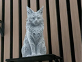 Figura decorativa gato Maine Coon con filigrana floral impresa en 3D, disponible en blanco y negro