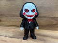 Figura Billy Jigsaw SAW 3D chibi - 12cm multicolor blanco negro rojo