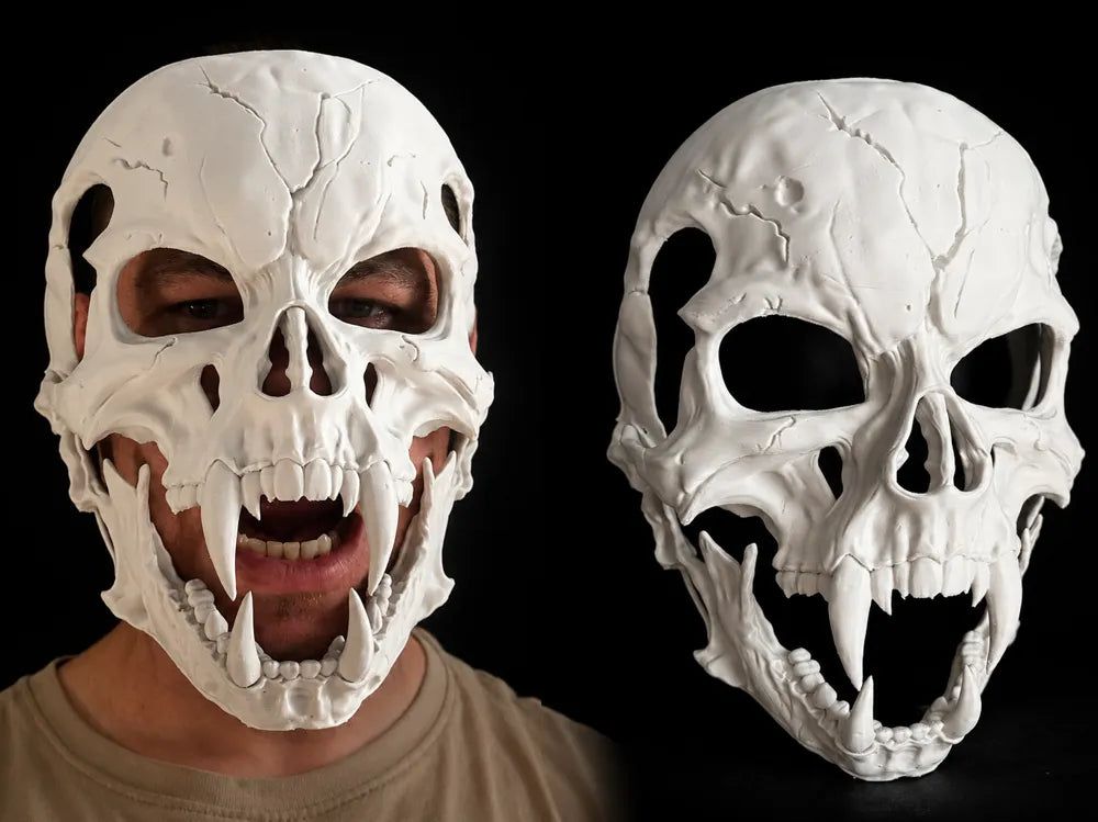 Máscara Calavera Vampiro 3D impresa en blanco hueso - 20x18cm con colmillos